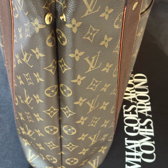 Louis Vuitton
Cabas Beaubourg Monogram Canvas - Picture 10 of 11